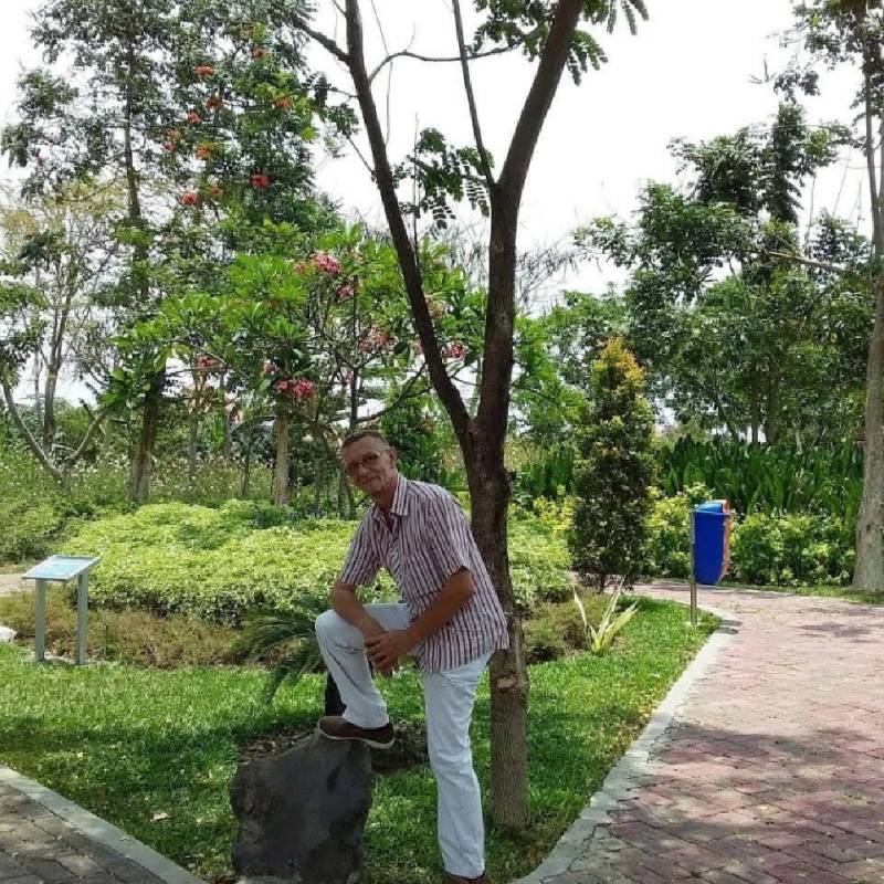 Helmut, 70, Ambohijanaka