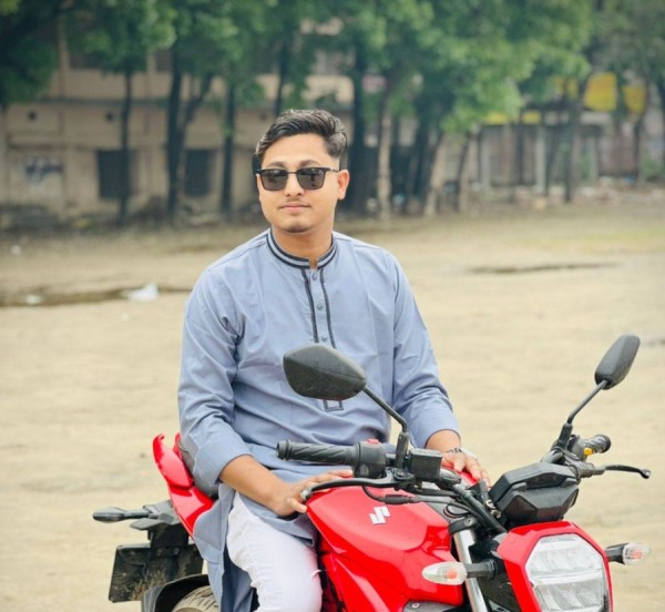 Nahid R Rahmqn, 25, Bela