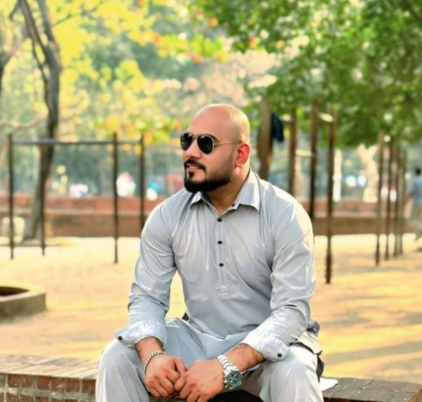 Mh, 30, Bangladesh