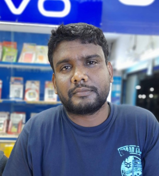 momin, 41, Canberra