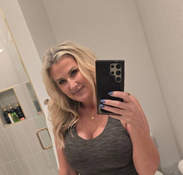 Anni, 40, Cape Twom