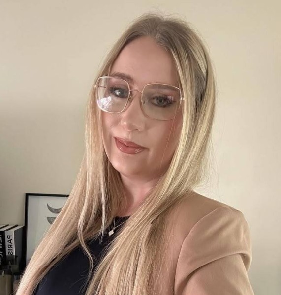 Mia, 36, Dumbrvia