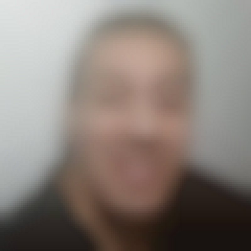 Hakim., 47, Surla
