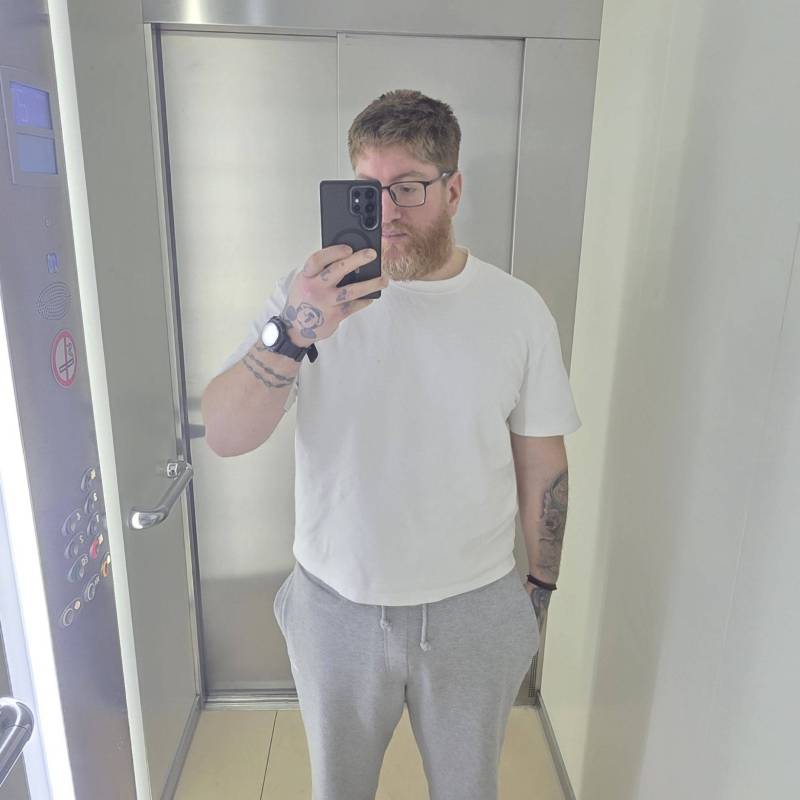 Lazaros, 35, Sitebe