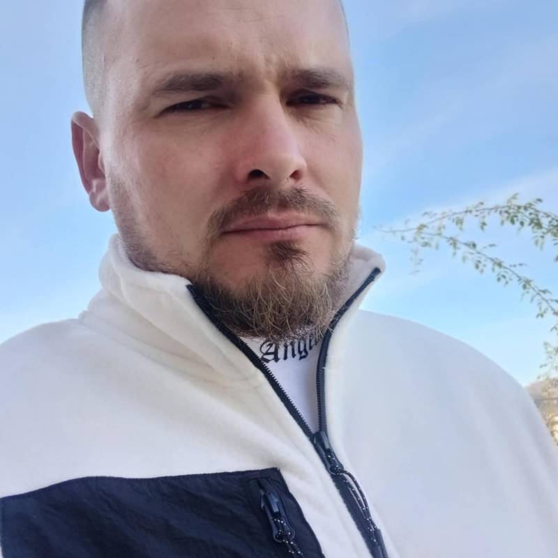 Alexandru, 37, Senda