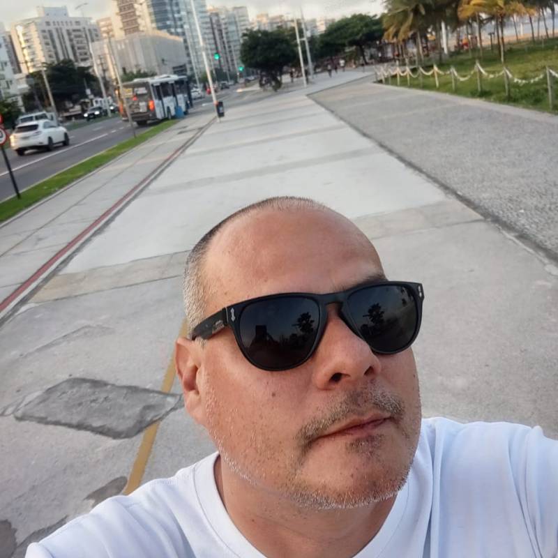 Mike, 44, Papagaios
