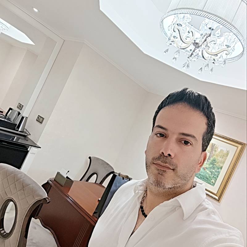 Pezhman, 41, Chandauli