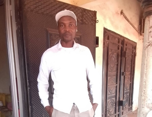 Lamine, 48, Houlong