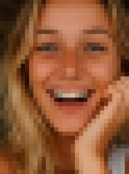 Giovana, 24, Paris