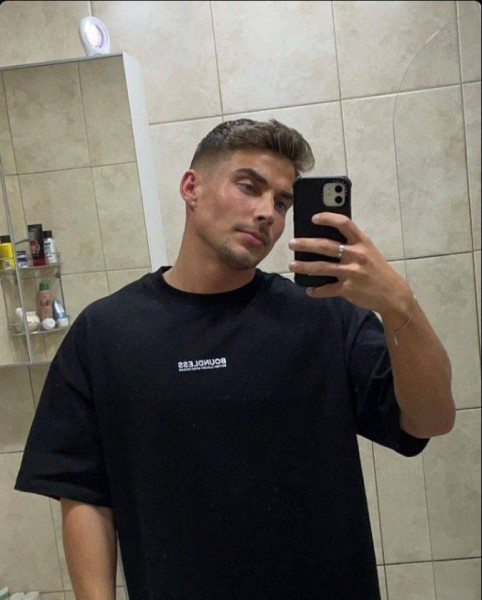 Jake Morgan, 30, Caimbambo
