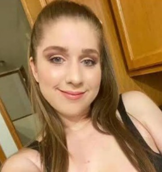 Laura Smith, 30, Zolote