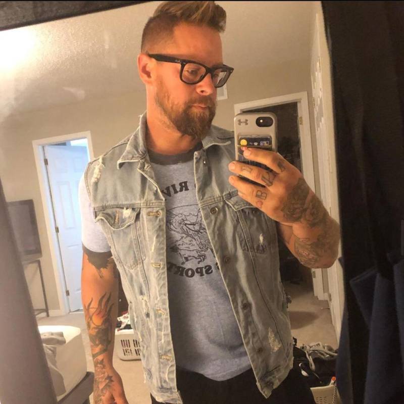 Mr B, 44, Nogliki