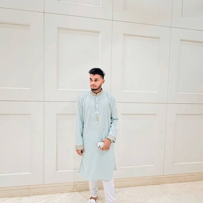Sa iF, 26, Chiniot