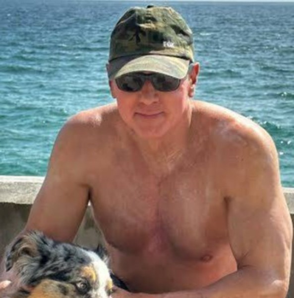 Bryant, 59, Paraylemonial