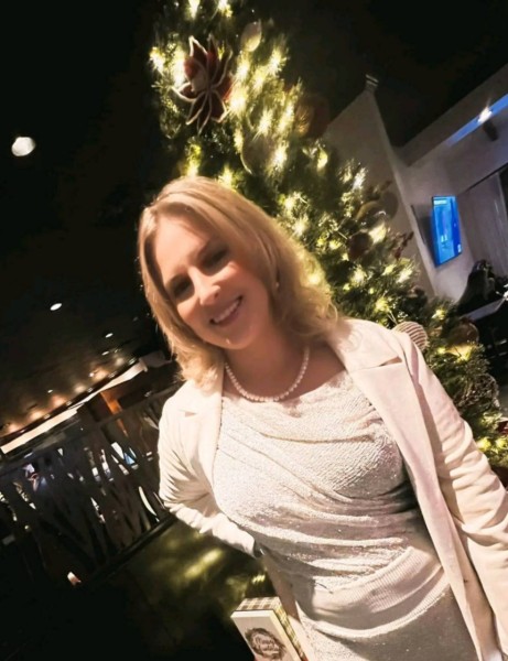 Susan, 36, Tower Bridge