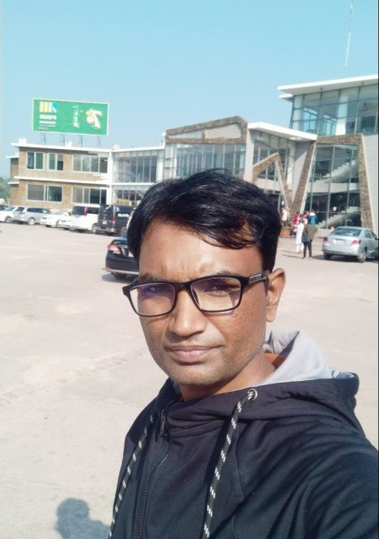 D Costa, 39, Scheeel