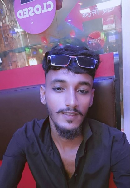 Riyad Sheikh, 26, Komll