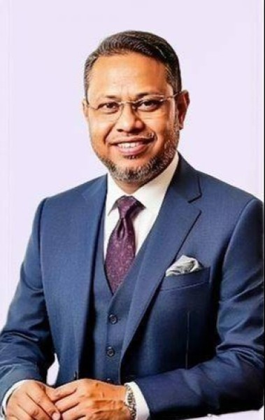 Max, 36, Ilakatra