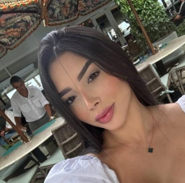 Mia Lavender, 33, Kakching