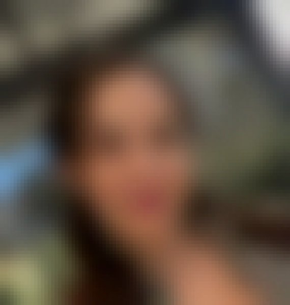 Bella, 36, Canada