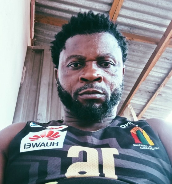 Amechi, 43, Iapu