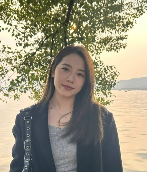 Mia, 35, Senegal