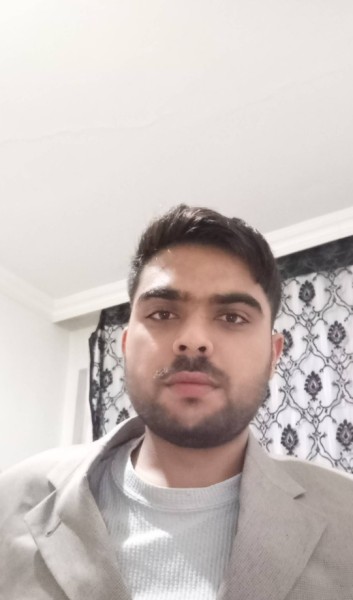 Ali, 25, Burton Latimer