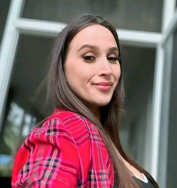 Natasha Adams, 34, Pathrajolhania