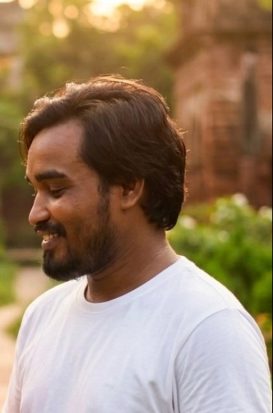 Alom, 37, Bengali