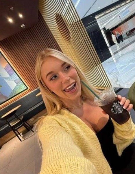 Elle Brooke, 46, Kharik