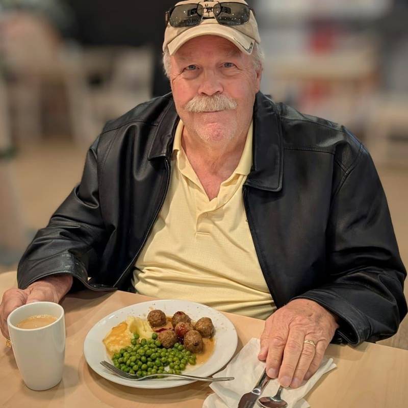 James, 66, Luxembourg
