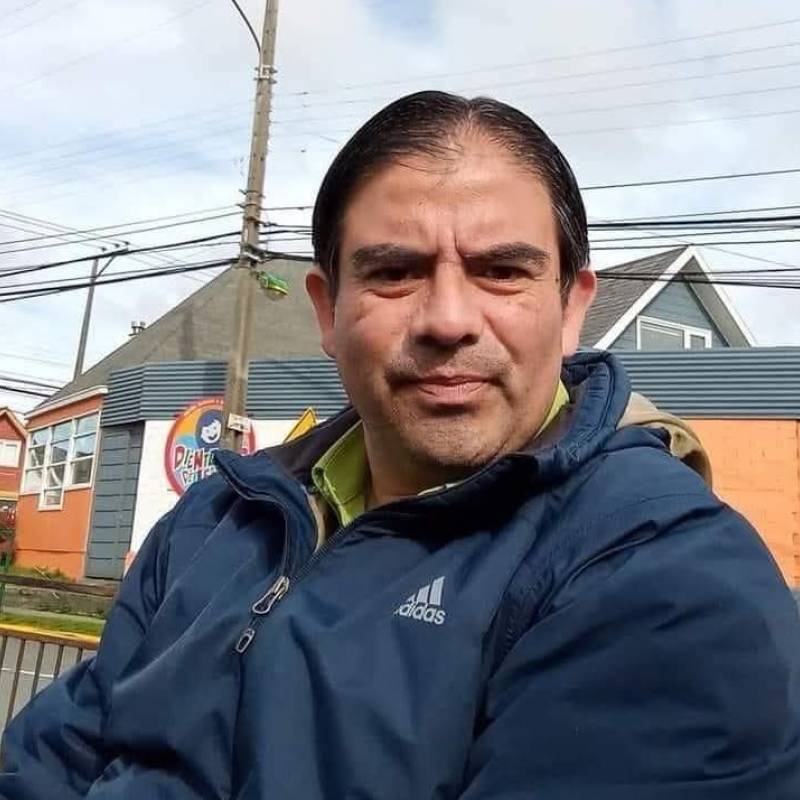 Carlos, 38, Pura