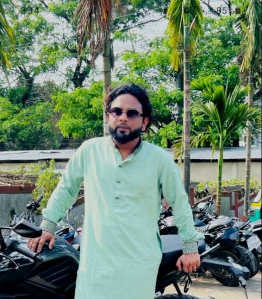 Alom, 25, Ben Daoud