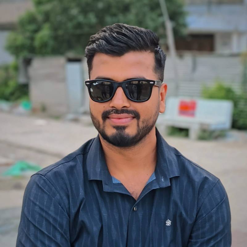 Ratan, 31, Papagaios