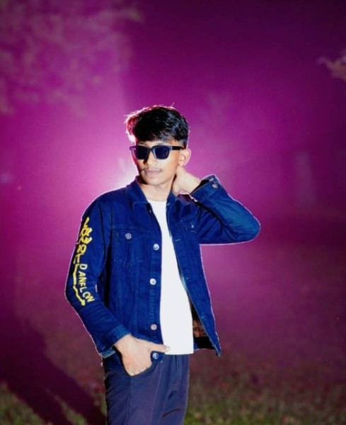 ADI, 18, Sprti