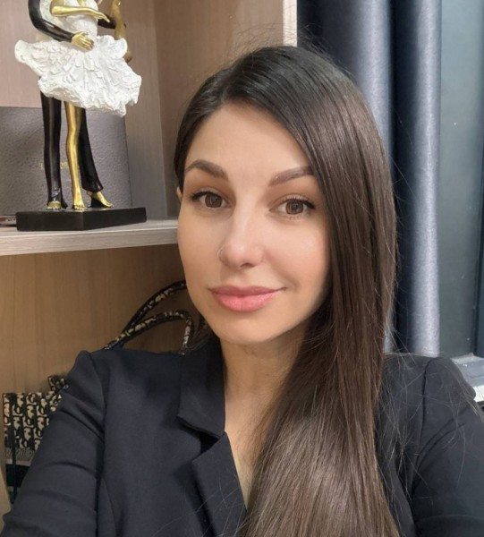 Sofia, 36, Shin