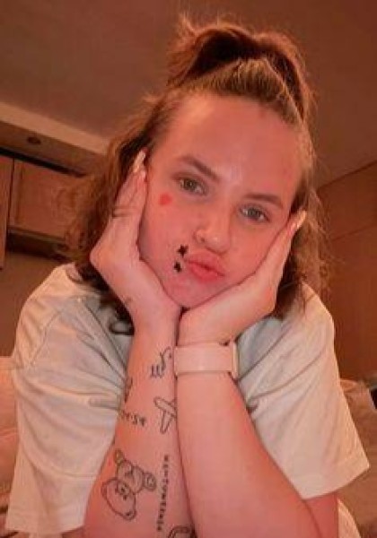 lisabenies57481 dating