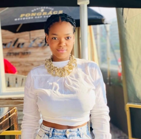 Meline13017 dating